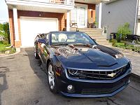 Convertible Imperial blue Camaro 2011 2SS.