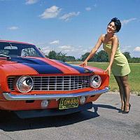 Chicks dig Camaros! 
(Camaros dig chicks!)