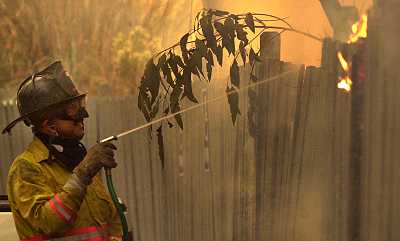 Name:  firefighter_handling_the_hose_by_himself.jpg
Views: 719
Size:  22.1 KB