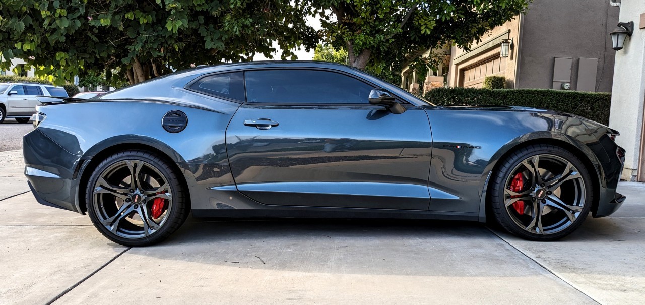 Shadow Gray 2020 2SS with 1LE Spec Wheels (1280px)