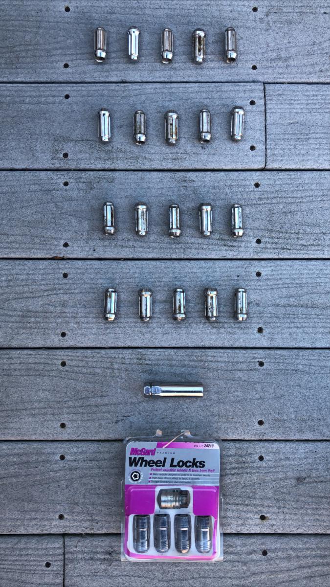 Spline Drive Tuner Key Lug Nuts, Silver
McGard Pattern Wheel Locks, Silver