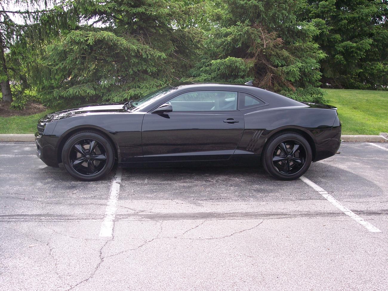 Blacked Out Foose Wheels
Blacked Out Brake Caliper Covers
Blacked Out Side Lights
Blacked Out Camaro Badge
Blacked Out GM Badge
Blacked Out Keyhole