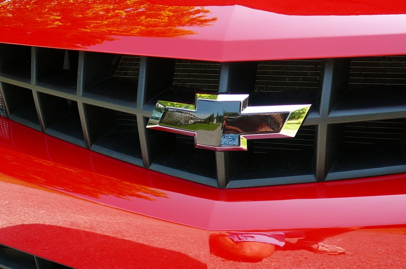 black and chrome front bowtie